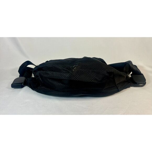NWOT Fuller Foundary Crossbody Backpack NWOT Black Adjustable Shoulder - Picture 3 of 10